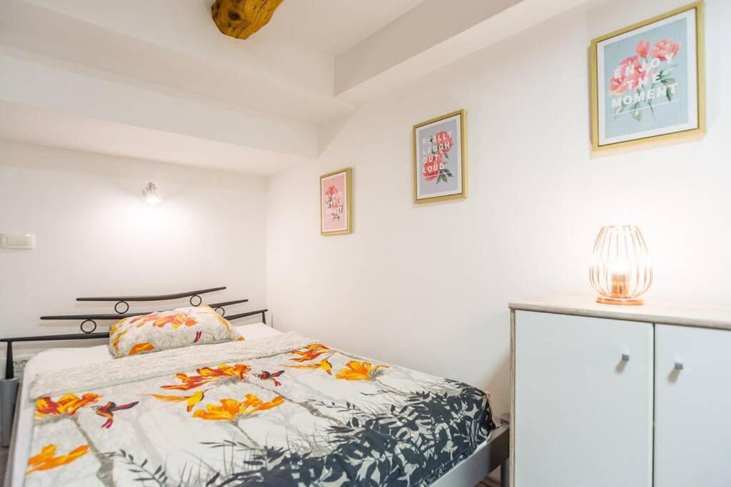Apartma N'Poznam Tobacna Ljubljana Bagian luar foto